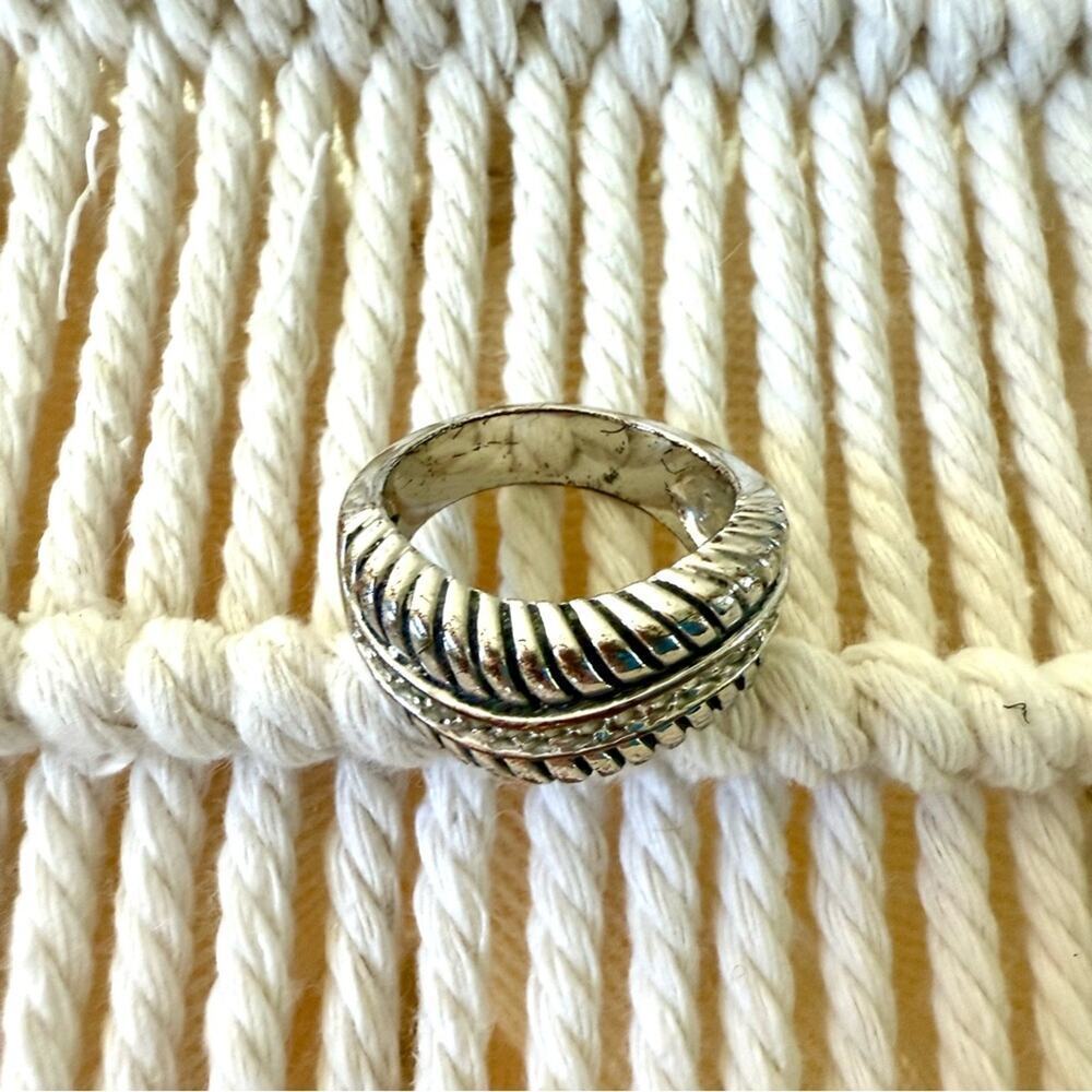 Elegant Silver-Toned Women's Ring